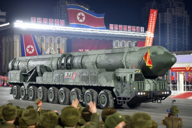 북한이 공개한 고체연료 ICBM ‘화성-18형’. 연합뉴스