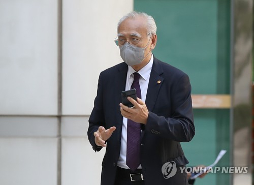 'BB탄총 협박' 혐의 장호권 전 광복회장 벌금형
