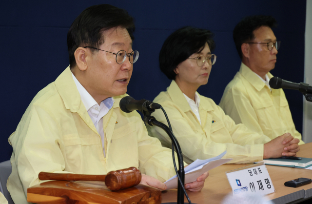 이재명 더불어민주당 대표가 19일 경북 안동시 당 사무실에서 열린 최고위원회의에서 발언하고 있다. 연합뉴스