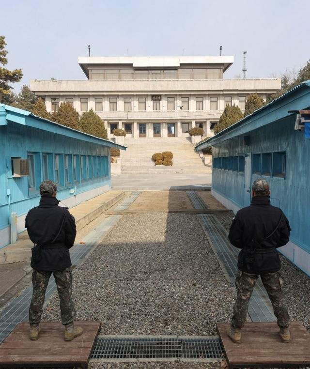 판문점에서 국군 장병들이 경계근무를 서고 있다. 파주=연합뉴스