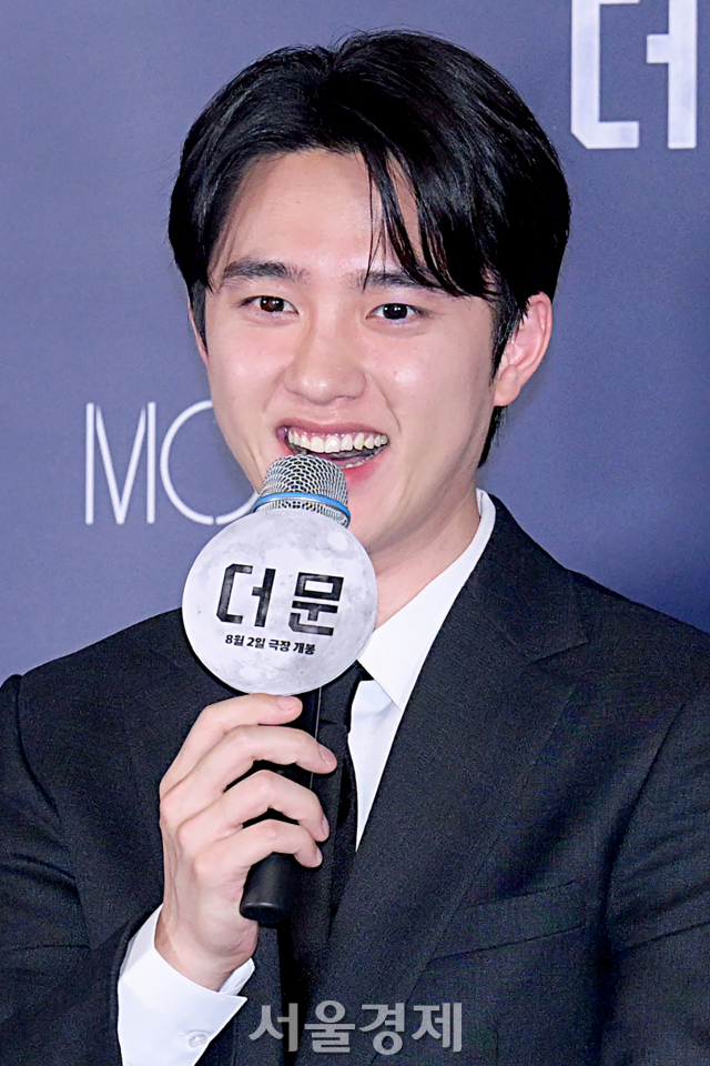 배우 도경수가 25일 오후 서울 용산구 CGV 용산아이파크몰에서 진행된 영화 ‘더 문’(감독 김용화) 언론배급시사회 및 기자간담회에서 소감을 말하고 있다. 김규빈 기자