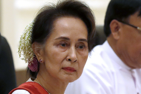 미얀마 아웅산 수치 풀려났나…BBC '가택연금중'