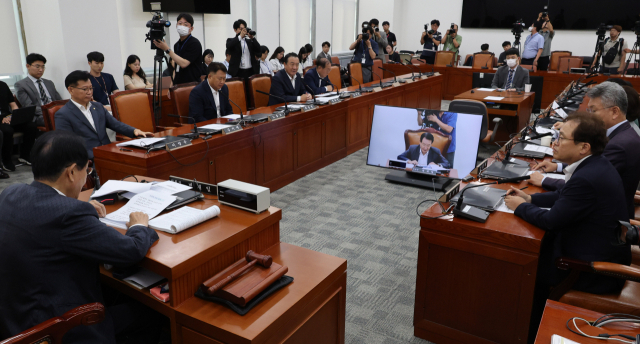 가상자산 보유·거래 논란으로 더불어민주당을 탈당한 무소속 김남국 의원 징계안을 논의하기 위한 국회 윤리특별위원회 전체회의가 27일 서울 여의도 국회에서 변재일 위원장 주재로 열리고 있다. 연합뉴스