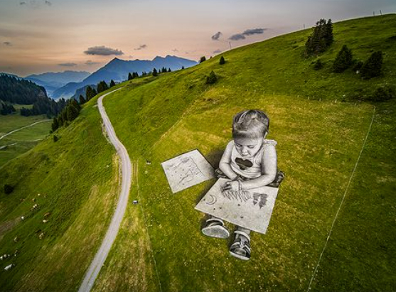 스위스계 프랑스 예술가 세이프가 스위스 빌라르 쉬르 올롱 마을의 한 산에 그린 그림. 사진=세이페 인스타그램 갈무리