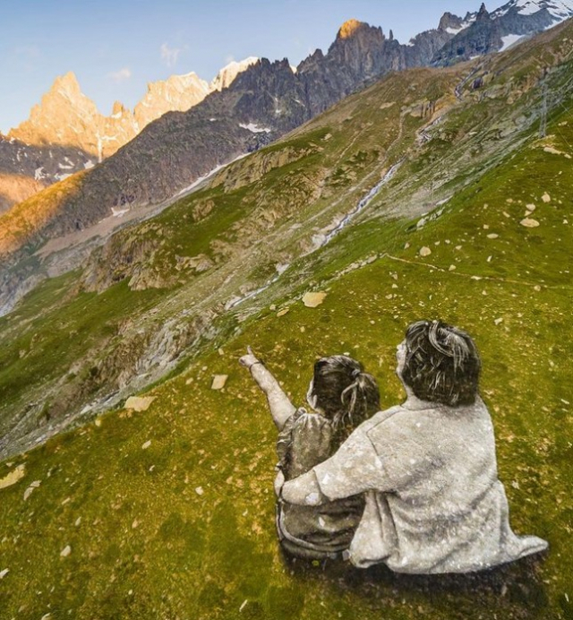 스위스 산비탈에 나타난 '초대형 그림'…'누가 어떻게 그린 걸까?'