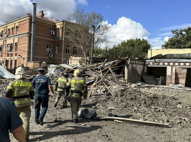 우크라이나와 인접한 러시아 서남부 로스토프주의 타간로그에서 미사일이 요격된 후 도심에 추락했다. 이로 인해 15명이 다쳤다고 로스토프주 당국이 밝혔다. EPA연합뉴스
