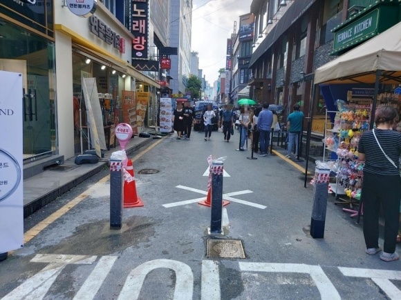 성심당 본점 앞에 설치된 길말뚝. 사진 제공=대전 중부경찰서