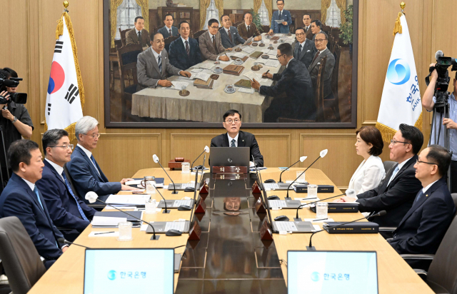 이창용 한국은행 총재가 13일 서울 중구 한국은행에서 열린 금융통화위원회를 주재하고 있다. 권욱기자 2023.07.13