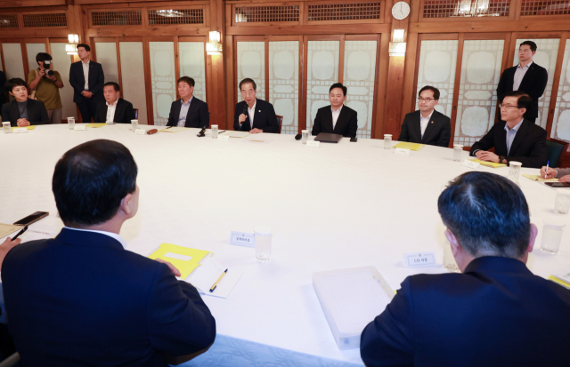 2일 서울 종로구 총리공관에서 고위 당정협의회가 열리고 있다. 연합뉴스