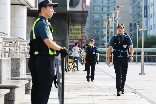 추가 살인 예고에…유통업계, 일제히 보안 강화