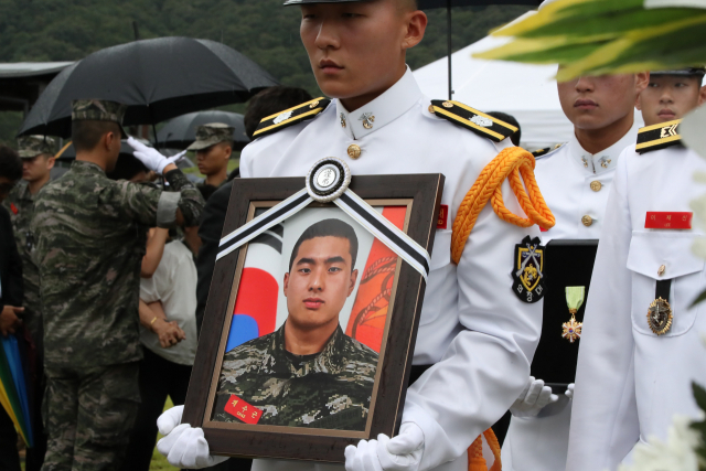 고(故) 채수근 상병의 안장식이 7월 22일 오후 국립대전현충원에서 거행되고 있다. 연합뉴스