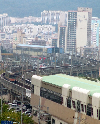 부산지하철 1호선 명륜동역~온천장역 고가구간. 사진제공=부산교통공사