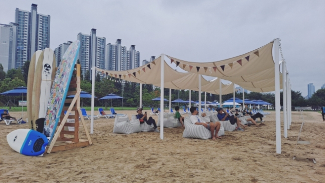 서울 잠실한강공원에 조성된 ‘해변쉼터’ 전경. 사진 제공=서울시