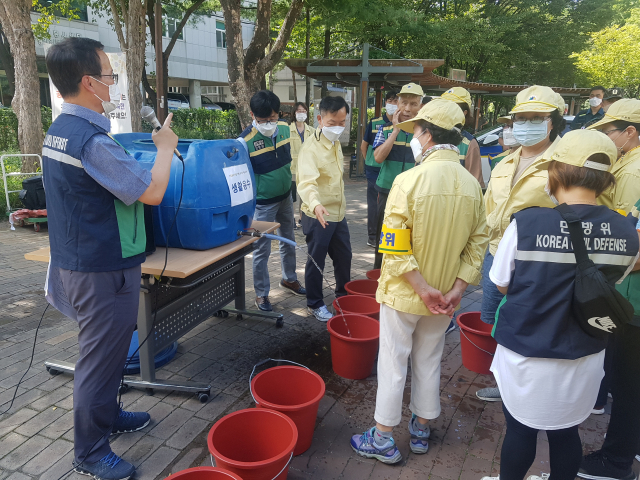 2022년 실시된 을지연습에서 서울 강북구 관계자들이 비상급수훈련을 실시하고 있다. 사진제공=강북구