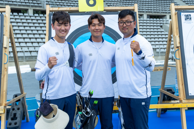 남자 양궁 대표팀의 김제덕(왼쪽부터), 이우석, 김우진. 출처=세계양궁연맹