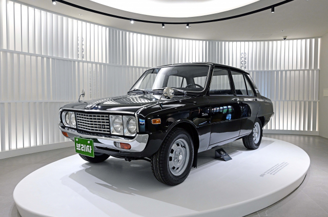 1974년 첫 출시된 기아의 브리사 복원 모델. 브리사는 배기량이 작고 경제성이 뛰어나 1970년대 영업용 택시로 많이 이용됐다. 사진제공=기아