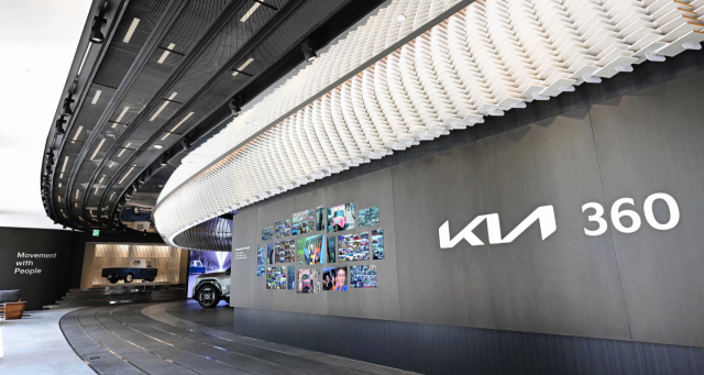 기아 ‘브리사’, ‘T-600’ 복원 모델 전시행사가 열리는 브랜드 체험 공간 ‘Kia360’ 전시장 전경. 사진제공=기아