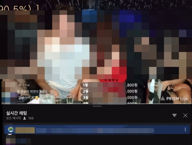 지난 3월 국내 20대 남성 유튜버가 태국 유흥주점에서 현지 여성들과 음란 방송을 하고 있는 모습. 사진=경기남부경찰청 제공