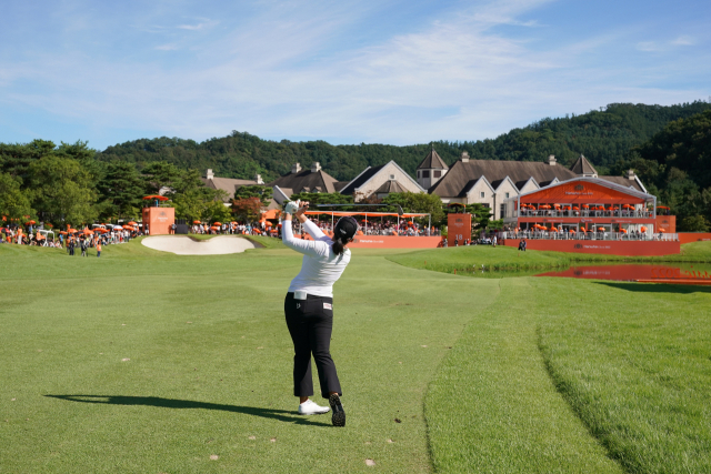 지난해 한화 클래식 중 제이드팰리스GC 18번 홀 페어웨이에서.