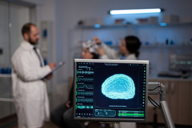 한의사의 뇌파 측정 기기(뇌파계)를 활용한 진료가 적법하다는 대법원의 전원합의체 판결을 계기로 의사와 한의사 간 직역 갈등이 심화되고 있다. 이미지투데이