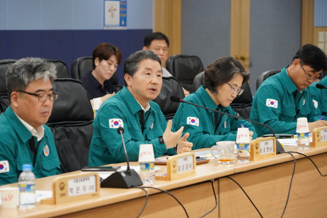 남성현(왼쪽 두번째) 산림청장이 23일 정부대전청사에서 열린 '산림청-한국임업인총연합회 소통 간담회'를 주재하고 있다. 사진제공=산림청