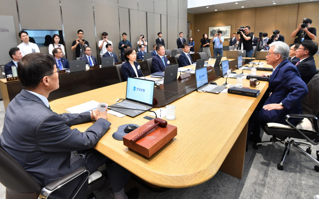 이창용 한국은행 총재가 24일 오전 서울 중구 한국은행에서 열린 금융통화위원회를 주재하고 있다. 2023.08.24. 사진공동취재단