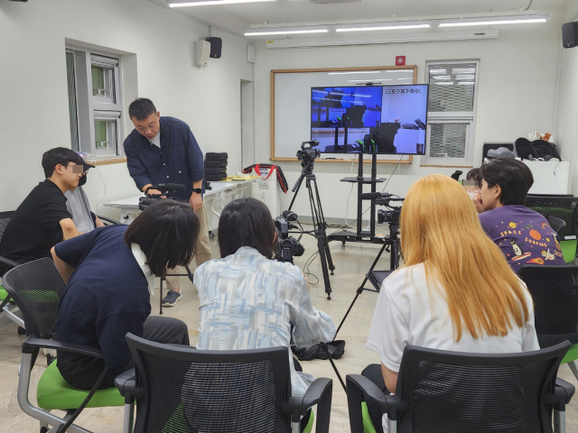 영상제작 강좌를 듣는 구민들. 노원구 제공