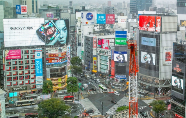 삼성전자가 일본 도쿄 시부야에서 진행중인 '갤럭시 Z 플립5' 옥외광고. 사진제공=삼성전자