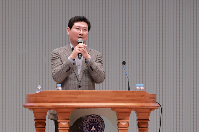 이상일 용인시장이 지난 27일 총신대학교에서 열린 기도대성회에서 축사하고 있다. 사진 제공 = 용인시