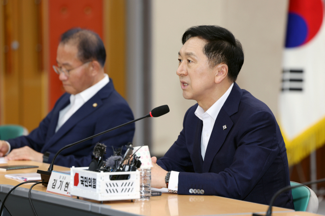 국민의힘 김기현 대표가 31일 오전 전남 순천시 순천만국제습지센터에서 열린 현장 최고위원회에서 발언하고 있다. 연합뉴스