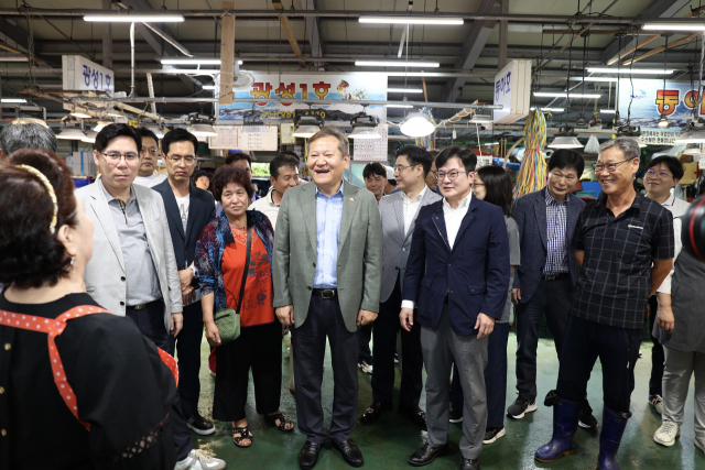 대명항 수산시장 방문. 사진 제공=김포시