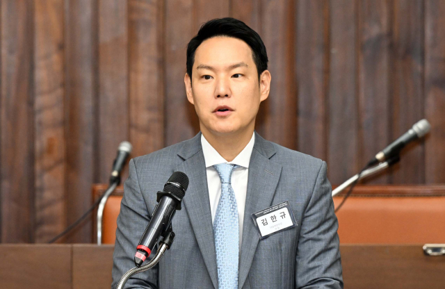 김한규 더불어민주당 의원이 28일 서울 여의도 국회도서관에서 한국경영정보학회 디지털자산연구회·서울경제신문·디센터 주최로 열린 공동 세미나에서 환영사를 하고 있다. 권욱 기자 2023.06.28