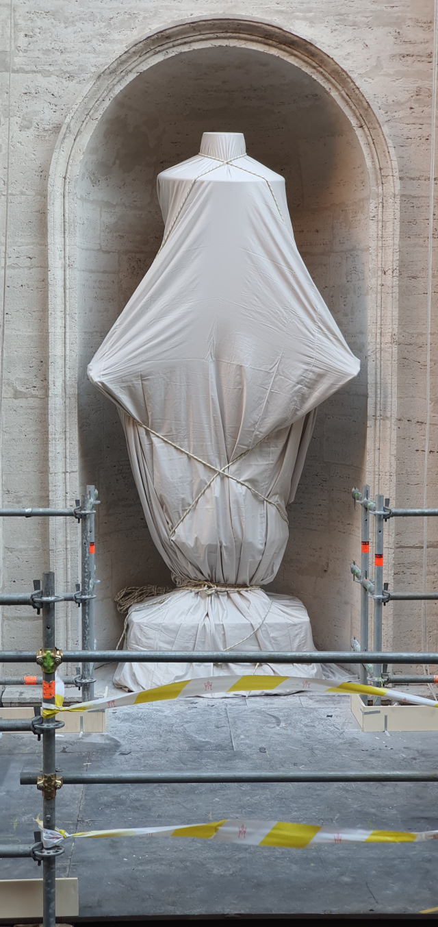 첫 동양 聖人 조각상…'갓 쓴 김대건' 바티칸에 섰다