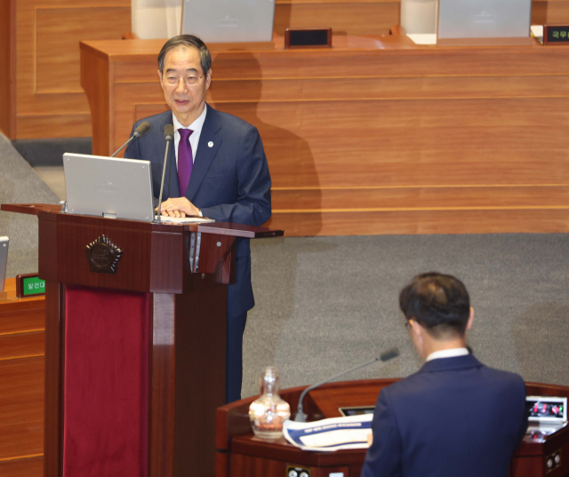 한덕수 국무총리가 7일 국회에서 열린 대정부질문에서 답변하고 있다. 권욱 기자