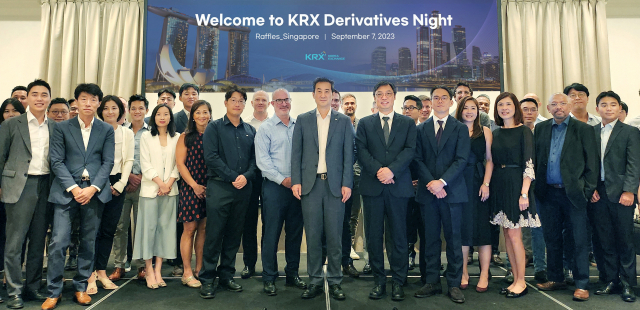 한국거래소는 2023.9.7(목) 싱가포르에서 현지 IR 행사인 KRX Derivatives Night을 개최하여 글로벌 기관투자자를 대상으로 국내 파생상품시장을 홍보했다. 사진제공=한국거래소