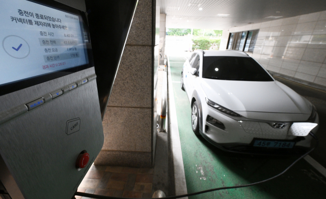 서울 종로구의 한 전기차 충전기. 오승현 기자