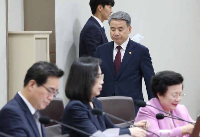 이종섭 국방부 장관이 12일 서울 용산 대통령실 청사에서 열린 국무회의에 참석하고 있다. 연합뉴스