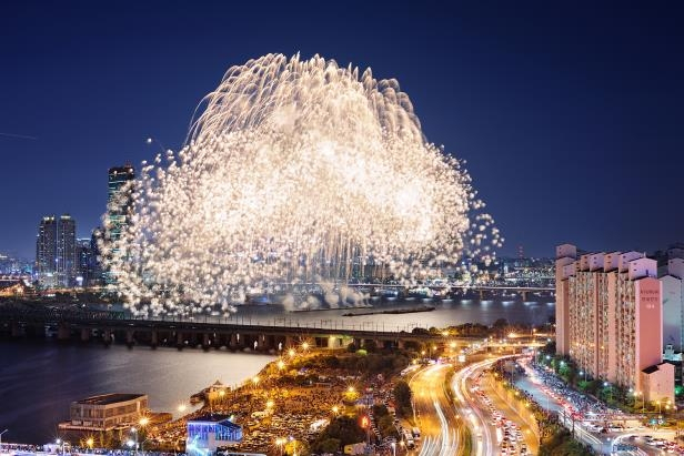 지난해 서울세계불꽃축제 행사 전경. 사진 제공=한화