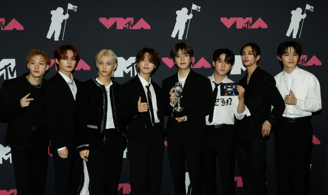 12일(현지 시간) 미국 뉴저지에서 열린 ‘2023 MTV VMA’에 참석한 스트레이 키즈. 연합뉴스