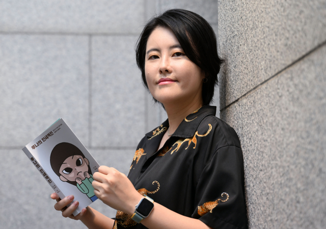 '루나의 전세역전' 저자인 홍인혜 작가가 14일 본지와 인터뷰를 갖고 있다. 성형주 기자