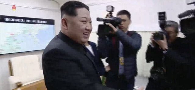 '김정은 전용열차, 방탄에 박격포 무장'…움직이는 '완벽한 요새'