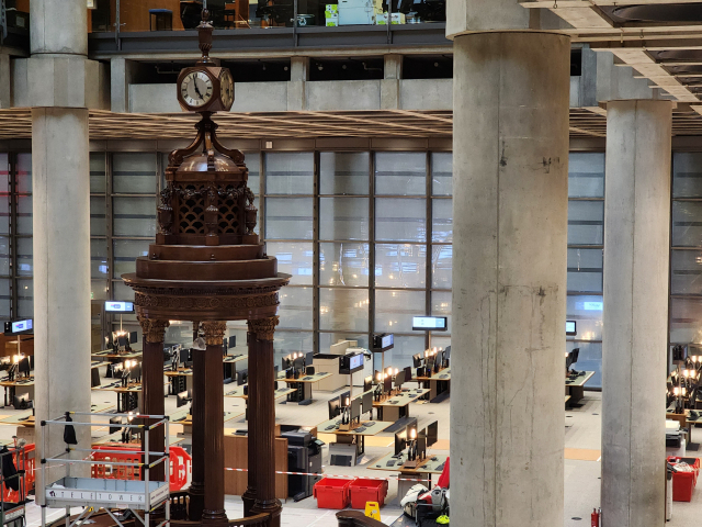 영국 런던 로이즈 본사 사무실층에 전시된 루틴벨(Luthine Bell). 사진=조윤진 기자