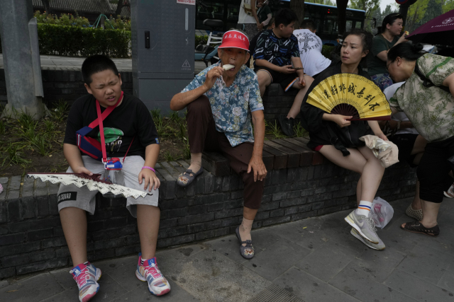 중국, 올해 2800만명 이상 은퇴…연금·노인복지 문제 직면
