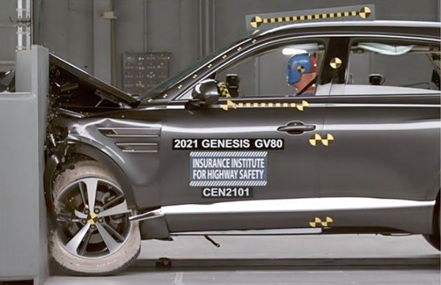 GV80 충돌테스트 시험 장면. 사진제공=IIHS