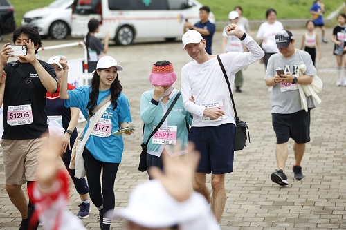 <(오른쪽) 한독상의 독일 회장인 홀가 게어만 포르쉐코리아 대표>