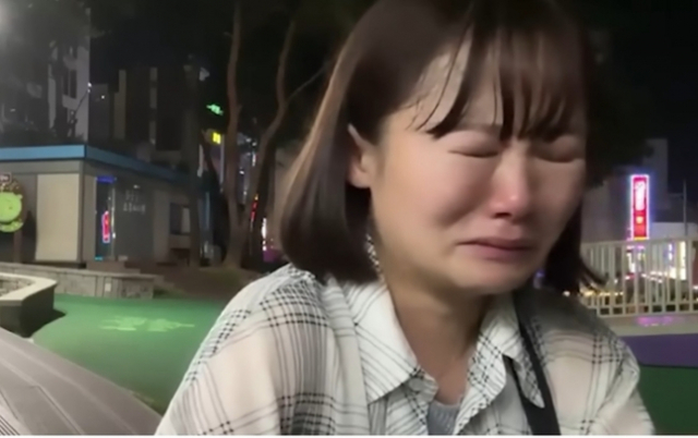 한국서 활동하고 있는 일본 유튜버 유이뿅이 남성으로부터 욕설과 고성을 듣고 결국 울음을 터뜨렸다. 사진=영상 캡처