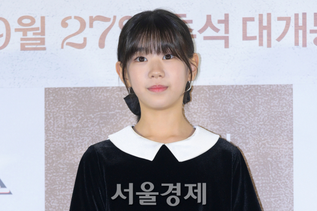 배우 박소이가 19일 오후 서울 용산구 CGV 용산아이파크몰에서 진행된 영화 ‘천박사 퇴마 연구소: 설경의 비밀’(감독 김성식) 언론배급시사회 및 기자간담회에 입장하고 있다. 김규빈 기자