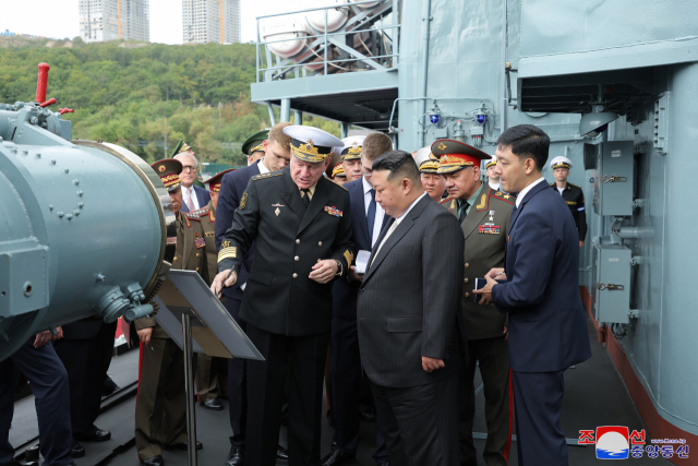 김정은 북한 국무위원장이 지난 16일 러시아 블라디보스토크를 방문했다고 북한 관영 조선중앙통신이 17일 보도했다. 조선중앙통신·연합뉴스