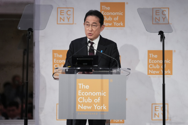 기시다 후미오 일본 총리가 21일(현지시간) 미국 뉴욕에서 열린 뉴욕경제클럽 주최 강연에서 발언하고 있다./AP연합뉴스