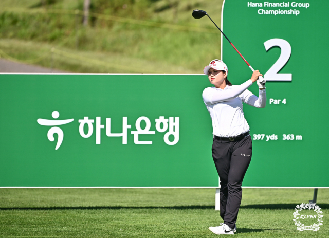 최혜진이 22일 하나금융그룹 챔피언십 2라운드 2번 홀에서 티샷을 하고 있다. 사진 제공=KLPGA